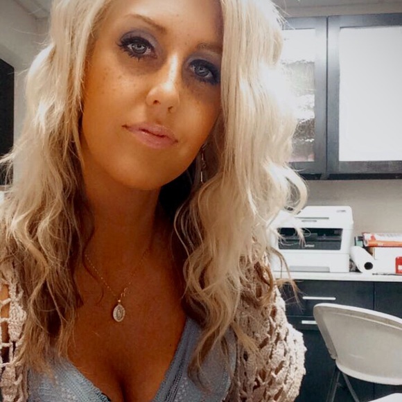 Meet your Posher, Megan - Picture 6 of 8